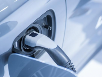 争议新能源汽车补能路径：快充还是换电？