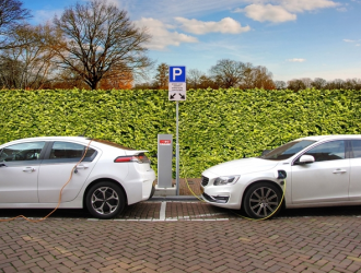 新能源汽车充电桩费用开始上涨 ：多品牌回应 专家释疑