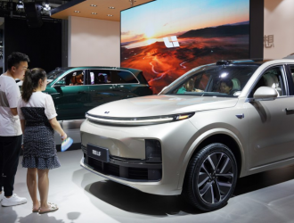 政策利好 车企加码——中国新能源汽车产业按下“加速键”