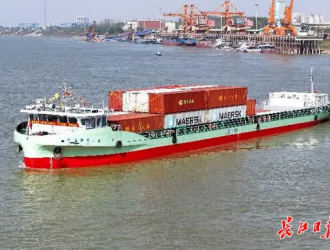 全国首艘长江支线换电电池动力集装箱班轮首航