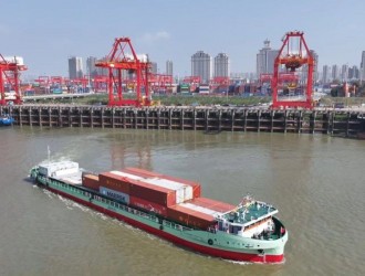 国家电网首座电动船换电站在武汉阳逻港投用