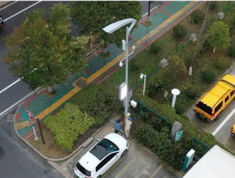 江苏集智慧照明于一体的“5G+智能充电桩”在扬州高邮投入使用