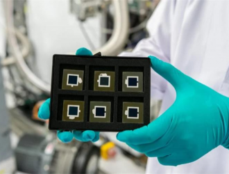 打破世界纪录！科学家开发出新型三结钙钛矿太阳能电池